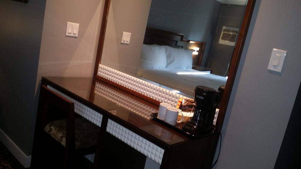 The Deluxe Hotel Vancouver Rum bild